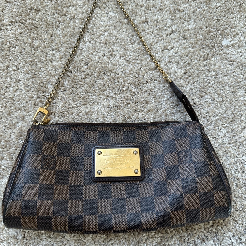 Louis Vuitton Damier Eva Pochette!